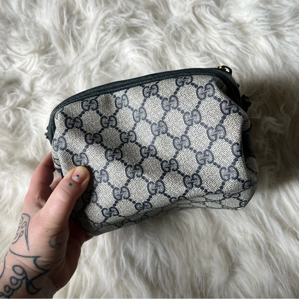 Reserved Bundle // Vintage Gucci Barrell Clutch & Louis Vuitton Wallet - Picture 5 of 14